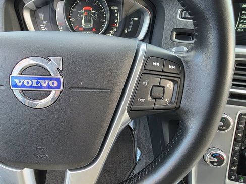 Used 2017 Volvo S60 T5 Inscription Platinum image 34