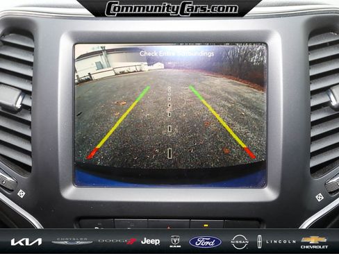 Used 2023 Jeep Cherokee Altitude Lux image 18