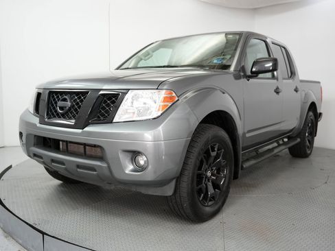 Used 2021 Nissan Frontier SV w/ Midnight Edition Floor Mats image 3