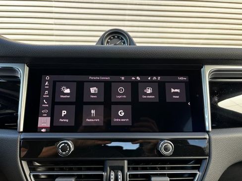 Certified 2026 Porsche Macan AWD/4WD image 19