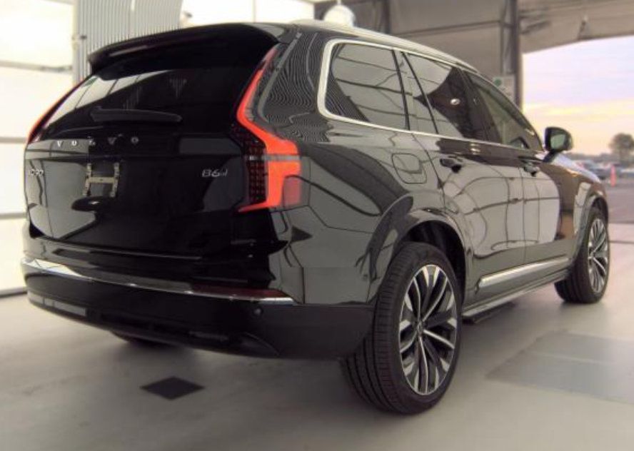 Used 2026 Volvo XC90 B6 Plus AWD/4WD image 3