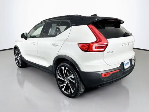 Used 2022 Volvo XC40 T5 R-Design AWD/4WD image 4