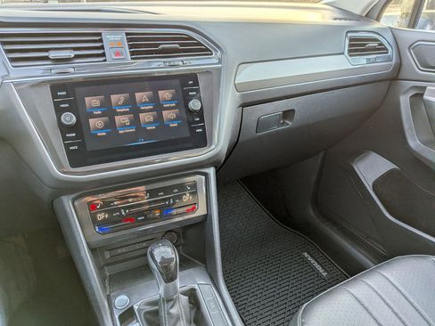 Used 2022 Volkswagen Tiguan SE image 22