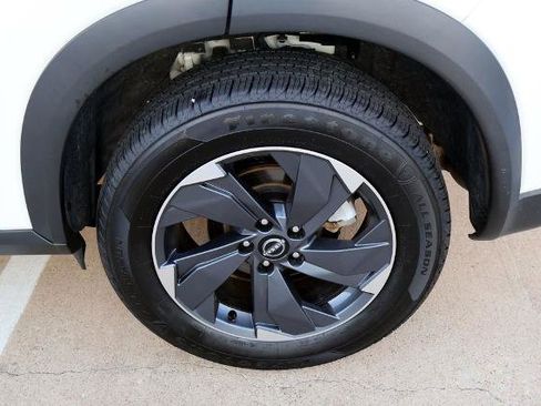 Certified 2025 Nissan Rogue SV FWD image 9