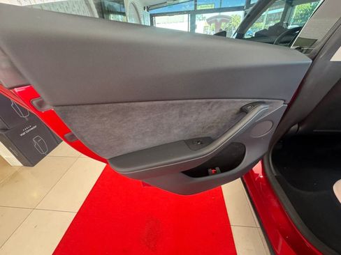 Used 2024 Tesla Model Y Long Range AWD/4WD image 28