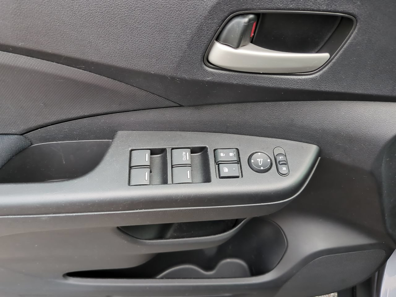 Used 2016 Honda CR-V LX image 17