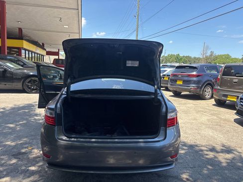 Used 2015 Lexus ES 300h FWD image 17