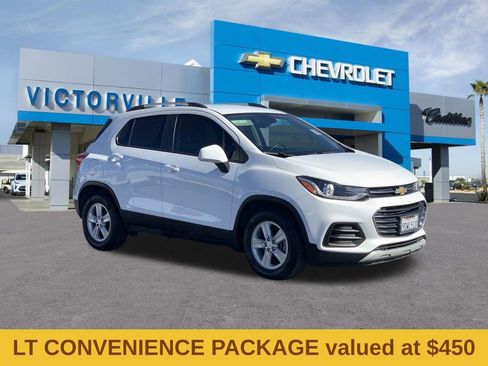 Certified 2022 Chevrolet Trax LT w/ LT Convenience Package image 3