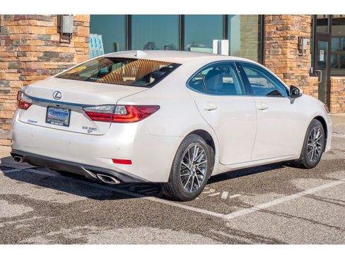 Used 2018 Lexus ES 350 image 3
