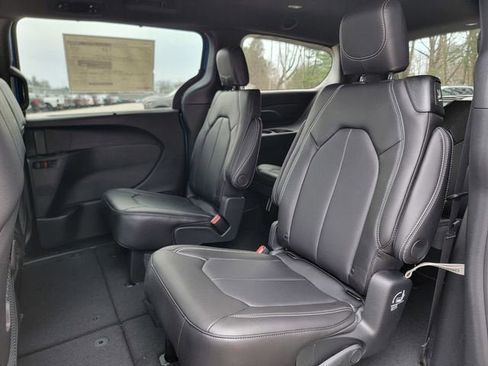 New 2026 Chrysler Pacifica Select AWD/4WD image 20