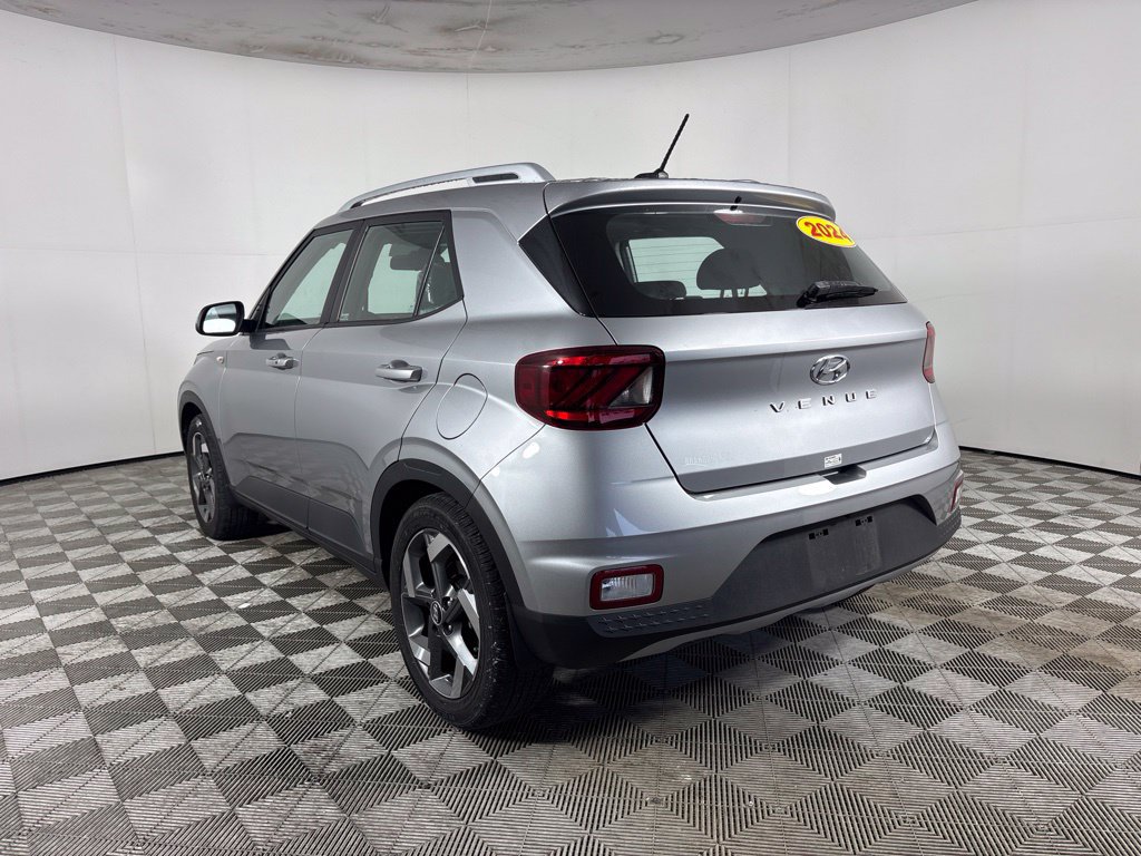 Used 2024 Hyundai Venue SEL FWD image 5
