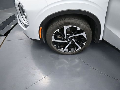 Used 2024 Mitsubishi Outlander SE image 15