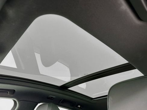 Certified 2025 Porsche Macan image 23