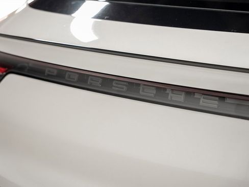 Used 2023 Porsche Cayenne Platinum Edition image 23