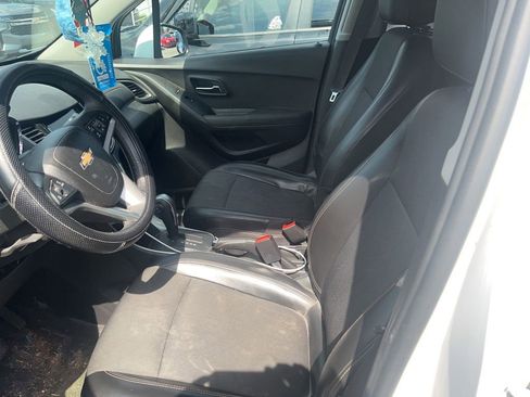 Used 2018 Chevrolet Trax LT w/ LT Convenience Package FWD image 8