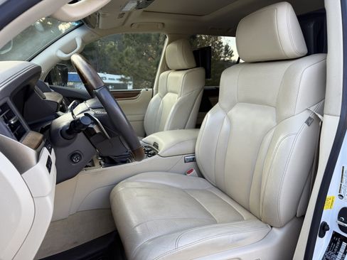 Used 2020 Lexus LX 570 4WD w/ Luxury Package image 38