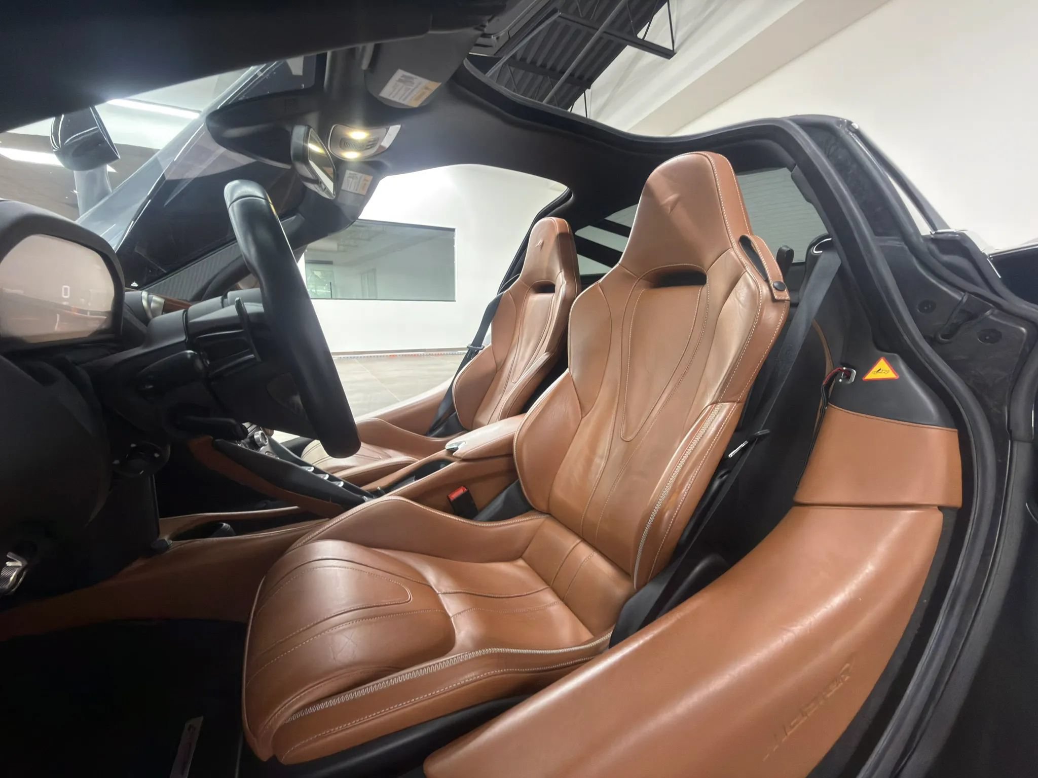 Used 2018 McLaren 720S RWD image 21