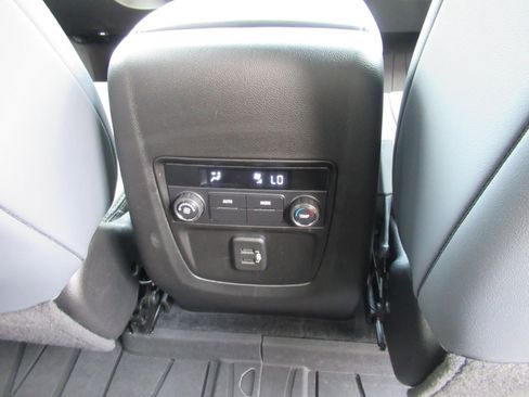 Used 2023 Buick Enclave Essence w/ Experience Buick Package FWD image 15