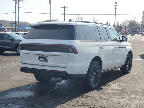 New 2026 Lincoln Navigator Reserve w/ Jet Appearance Package image 4