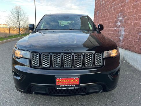 Used 2017 Jeep Grand Cherokee Altitude AWD/4WD image 3