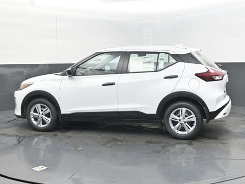 Certified 2025 Nissan Kicks Play S image 5
