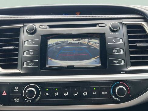 Used 2016 Toyota Highlander LE FWD image 29