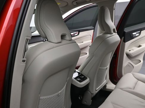 Used 2020 Volvo XC60 T5 Inscription w/ Protection Package Premier image 12