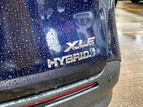 Certified 2024 Toyota Sienna XLE FWD image 10