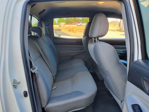 Used 2015 Toyota Tacoma PreRunner w/ TRD Off-Road Package image 25