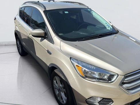 Used 2018 Ford Escape SE FWD image 4