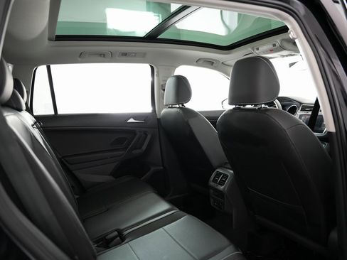 Used 2021 Volkswagen Tiguan SE w/ Panoramic Sunroof Package image 42