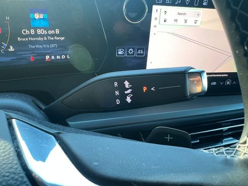 Used 2025 Chevrolet Traverse LT image 22