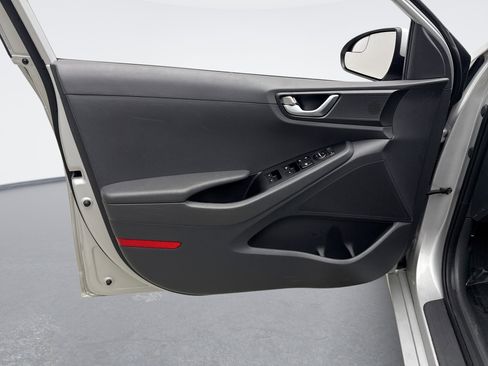 Used 2019 Hyundai Ioniq Electric image 9