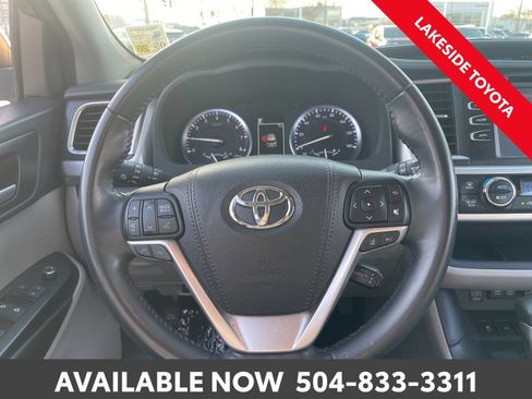 Used 2017 Toyota Highlander XLE image 23