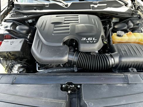 Used 2019 Dodge Challenger SXT image 40