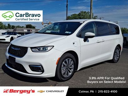 Used 2023 Chrysler Pacifica Touring-L