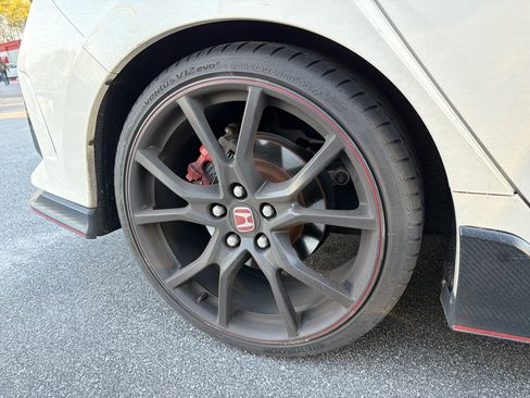 Used 2019 Honda Civic Type R image 15