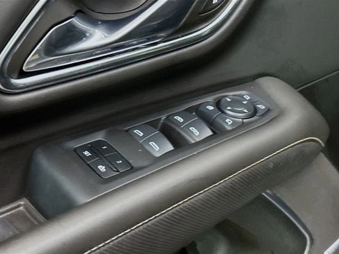 Used 2024 GMC Yukon XL SLT w/ SLT Luxury Package image 20