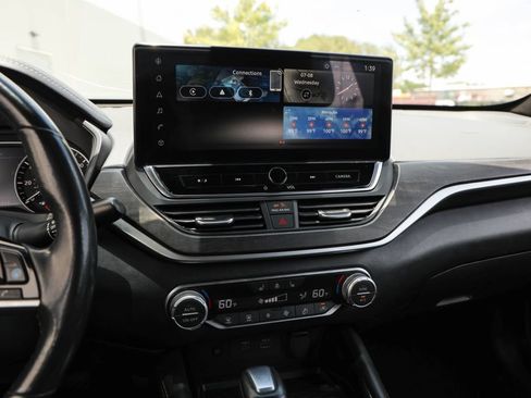 Used 2023 Nissan Altima 2.5 SL FWD image 9