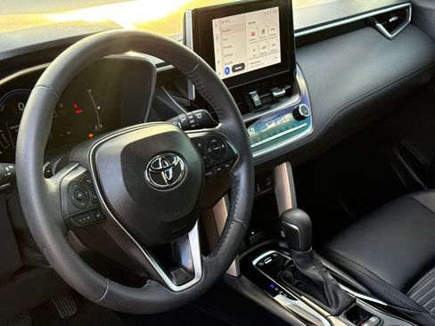 Used 2024 Toyota Corolla Cross AWD Hybrid w/ Convenience Package image 18