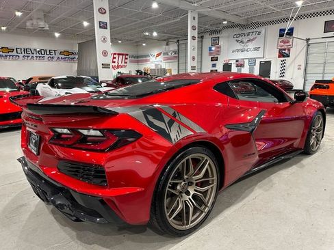 Used 2025 Chevrolet Corvette Z06 RWD image 3