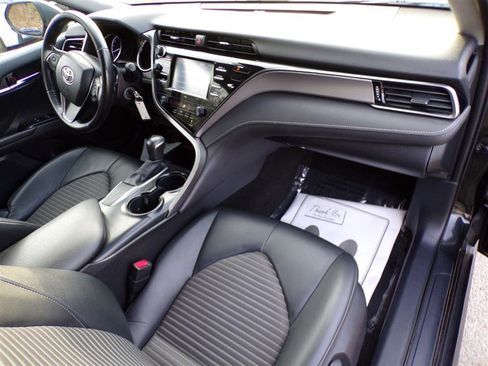 Used 2020 Toyota Camry SE image 19