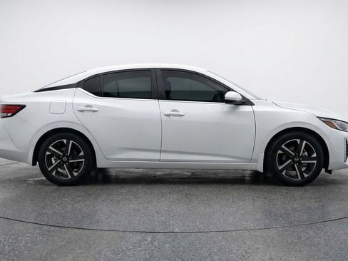Used 2025 Nissan Sentra SV image 11