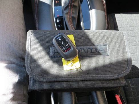 Used 2025 Honda HR-V Sport image 33