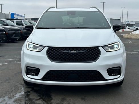 New 2026 Chrysler Pacifica Limited w/ S Appearance Package FWD image 2