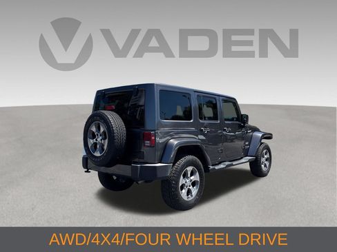 Used 2018 Jeep Wrangler Unlimited Sahara w/ Connectivity Group AWD/4WD image 5