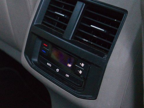 Used 2022 Volkswagen Atlas SE image 33