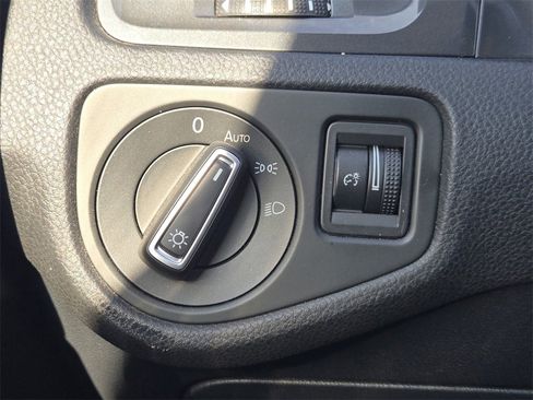 Used 2019 Volkswagen e-Golf SE w/ Driver Assistance Package image 22