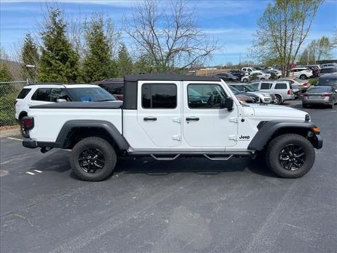 Used 2023 Jeep Gladiator Sport AWD/4WD image 7