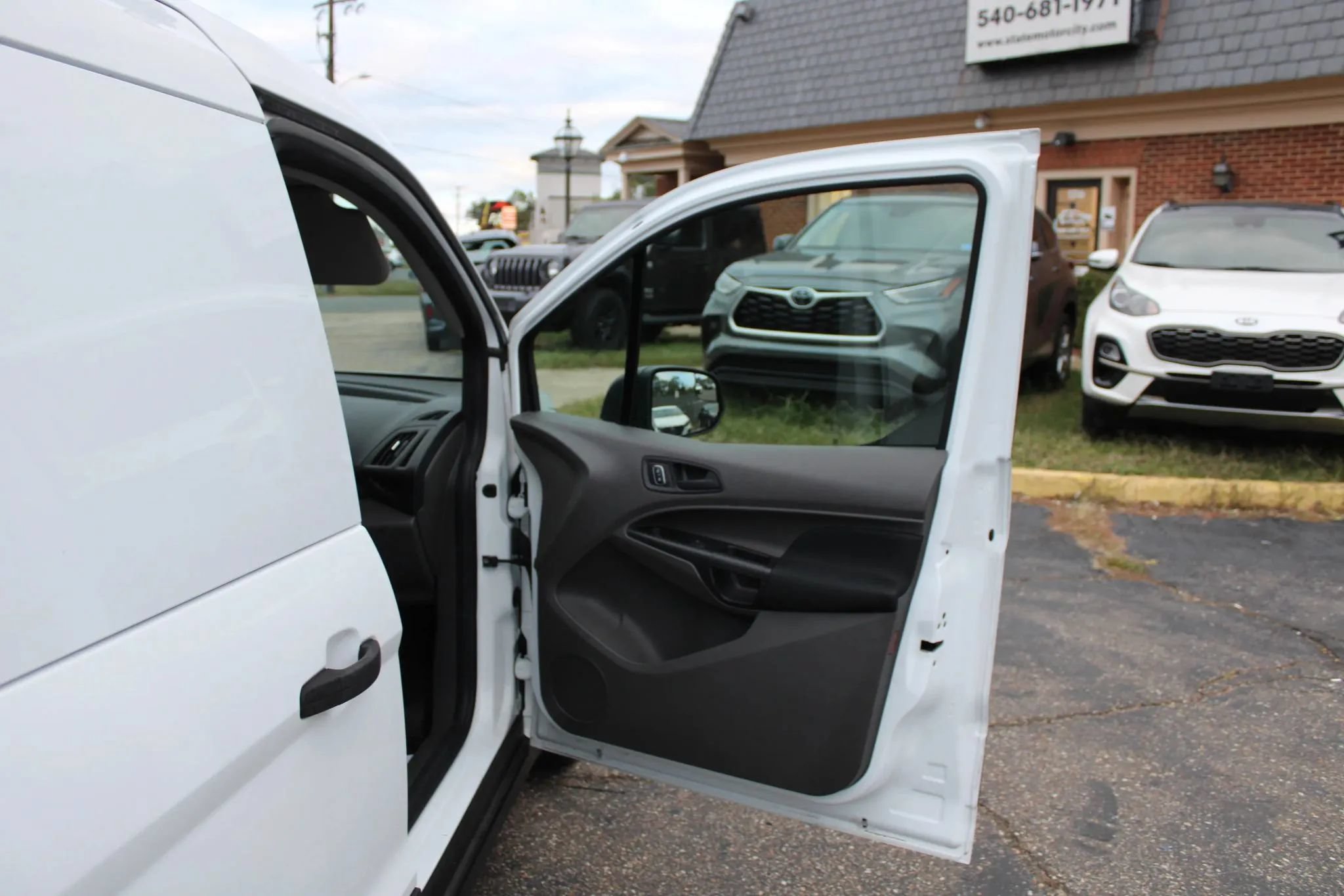 Used 2019 Ford Transit Connect XL FWD image 9